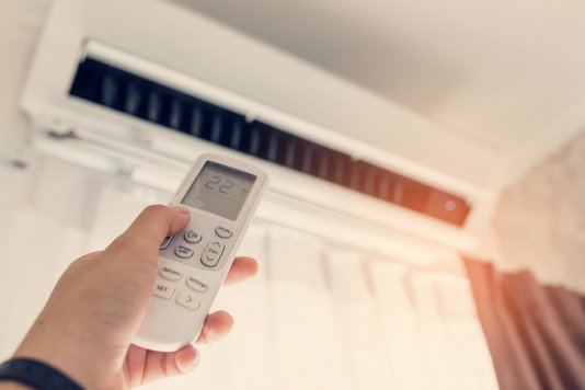 smart-home-technik-haus-bedienen-klimaanlage-02 Klimaanlage mit Fernbedienung